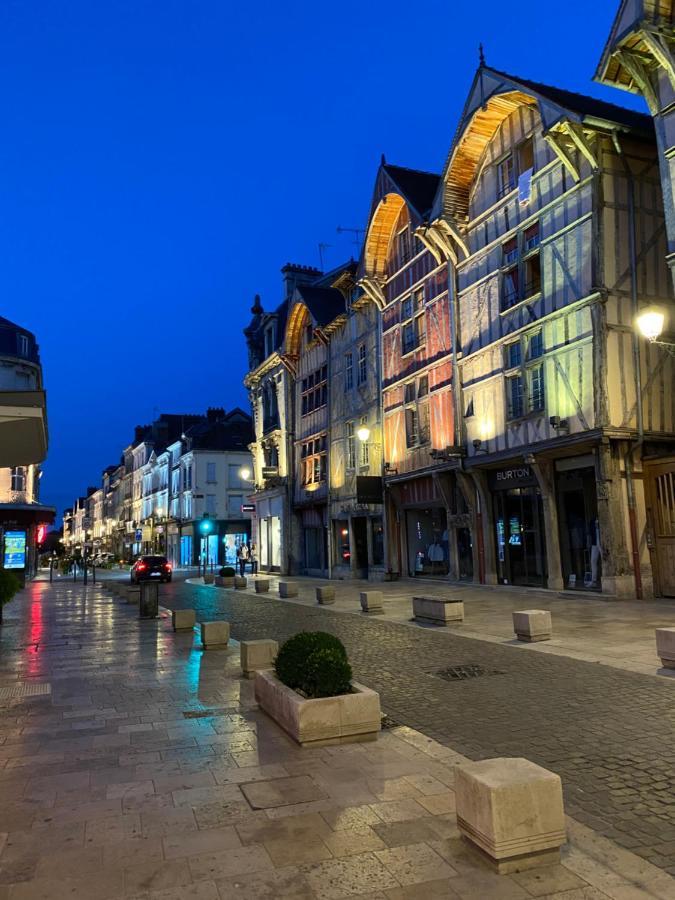 Studio Zola Situe En Plein Centre-Ville De Troyes Eksteriør bilde